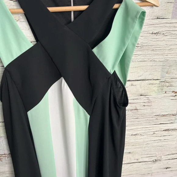 BCBGMaxazria Chantel Crossover Dress Size small black green white - Picture 3 of 9
